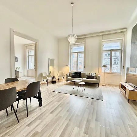 The Grand Loft- Bajcsy Budapeste